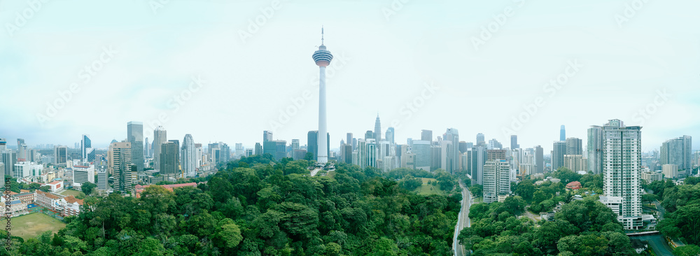 Obraz premium Kuala Lumpur forest eco park with cityscape skyline