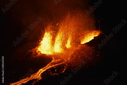 Eruption du Piton de la Fournaise  La R  union