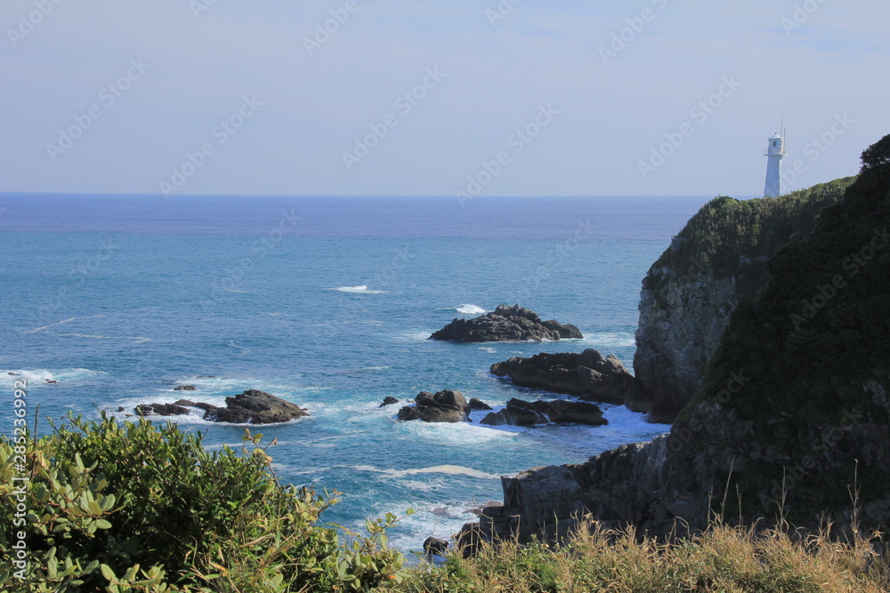 足摺岬から見た灯台と太平洋 足摺岬から見た灯台と太平洋