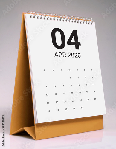 Simple desk calendar 2020 - April