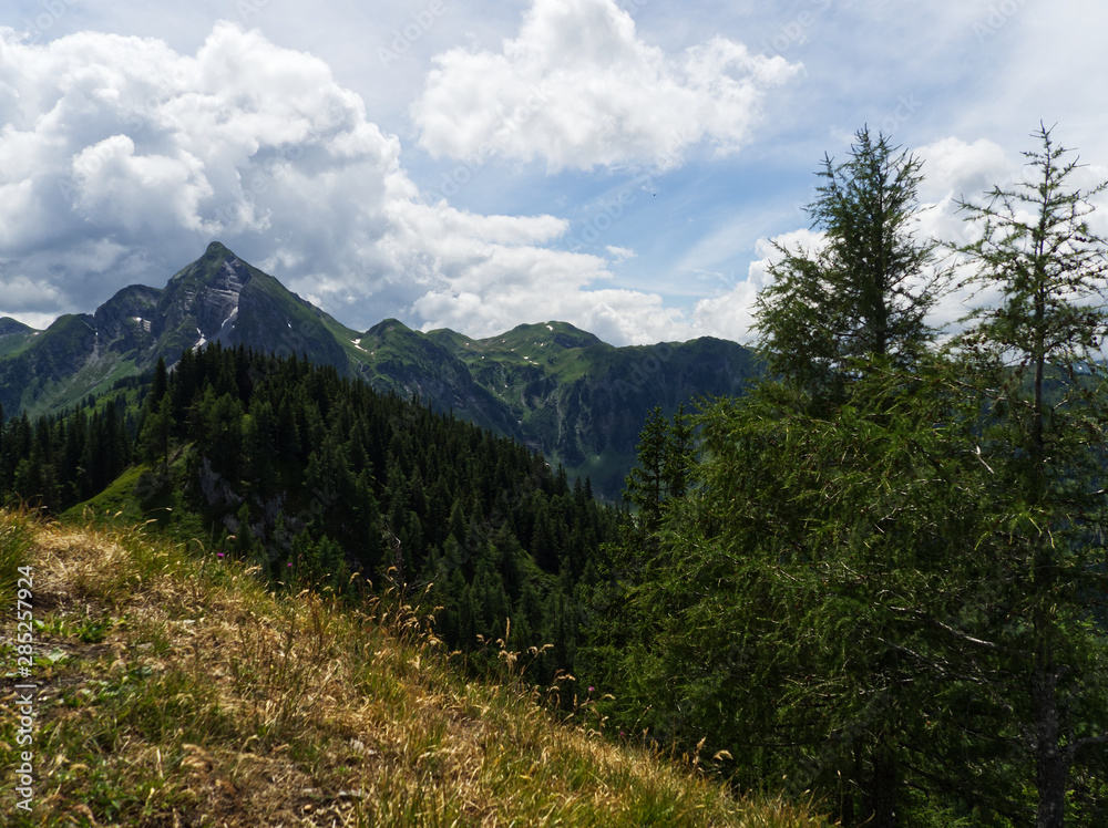 Obraz premium Wolken über den Bergen