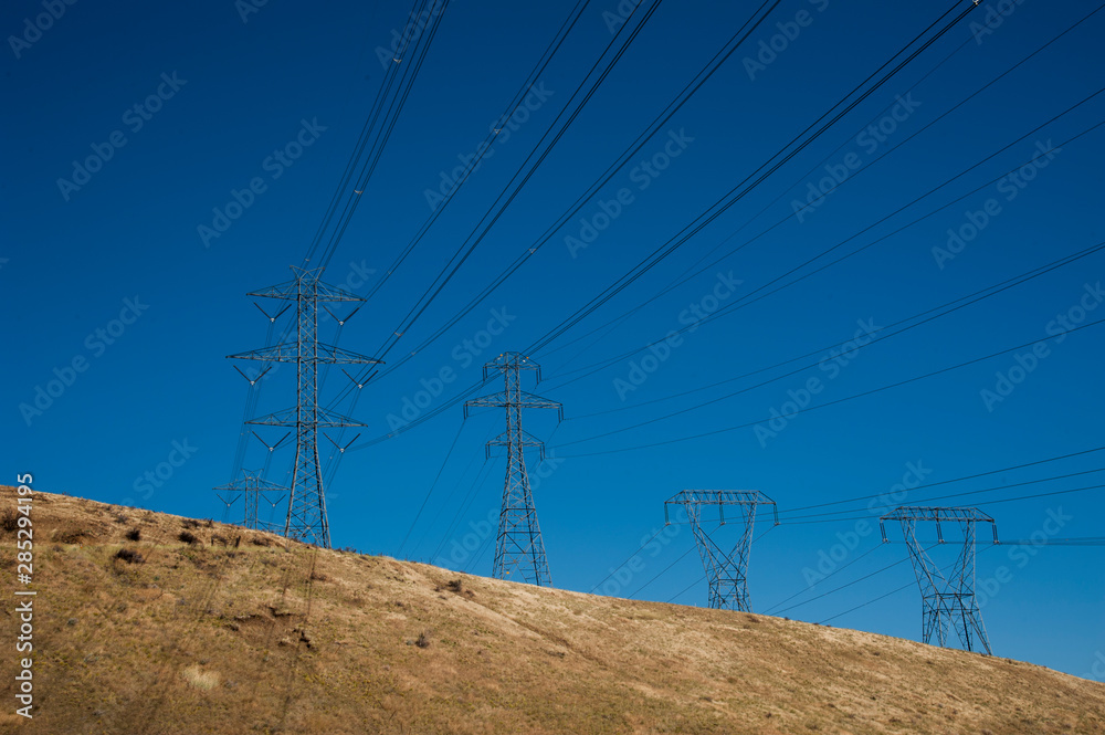Selective focus of power transmission towers Selective focus of power transmission towers