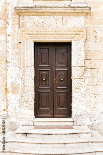 old wooden doors © Adam Wasilewski