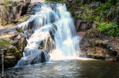 Fototapeta Naklejka Na Ścianę i Meble -  Beautiful little Arbinje waterfall on Old mountain and wet, red rocks