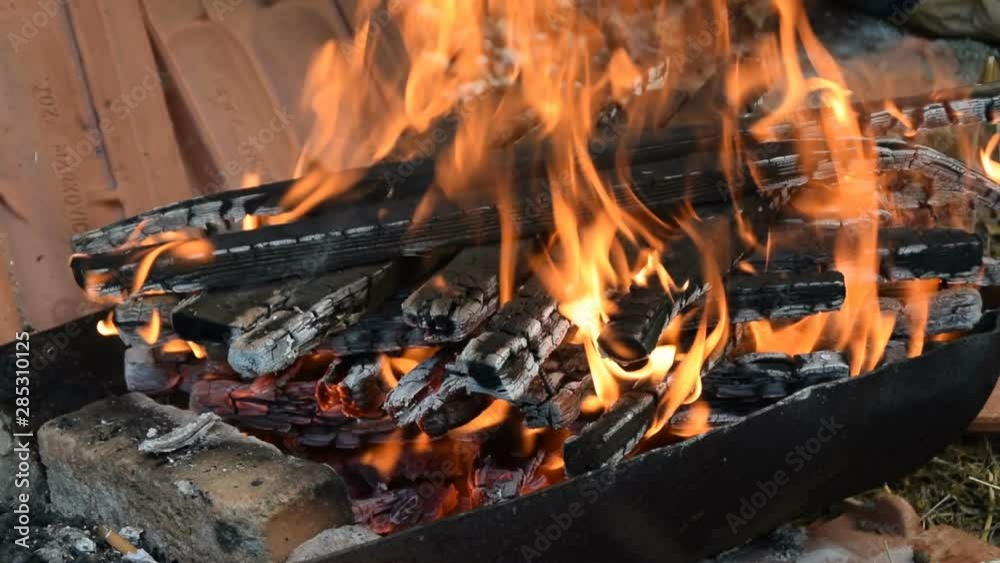 Accelerated video - Burning barbecue wood Accelerated video - Burning barbecue wood