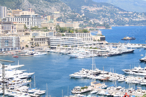 Panoramic view on Fontvieille harbour in Monaco © Picturereflex
