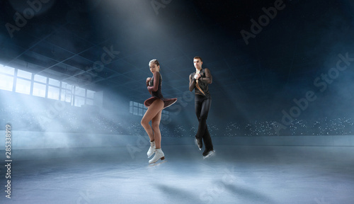 Bilde på lerret Figure skating couple in professional ice arena.