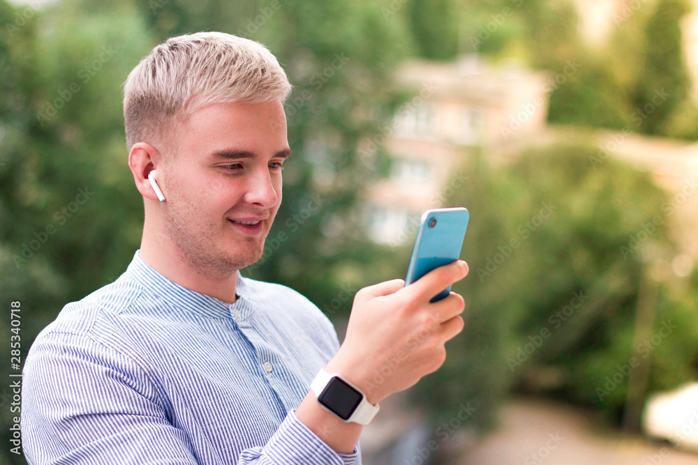 Smartwatch collegamento hotsell smartphone