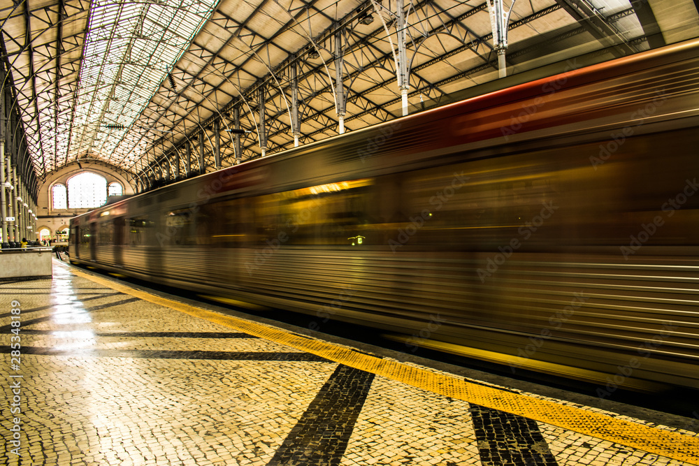 Obraz premium moving train