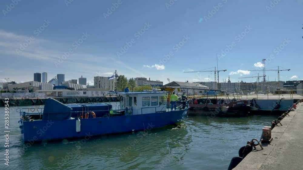 23933_The_blue_boat_approaching_the_port_area.mov 23933_The_blue_boat_approaching_the_port_area.mov