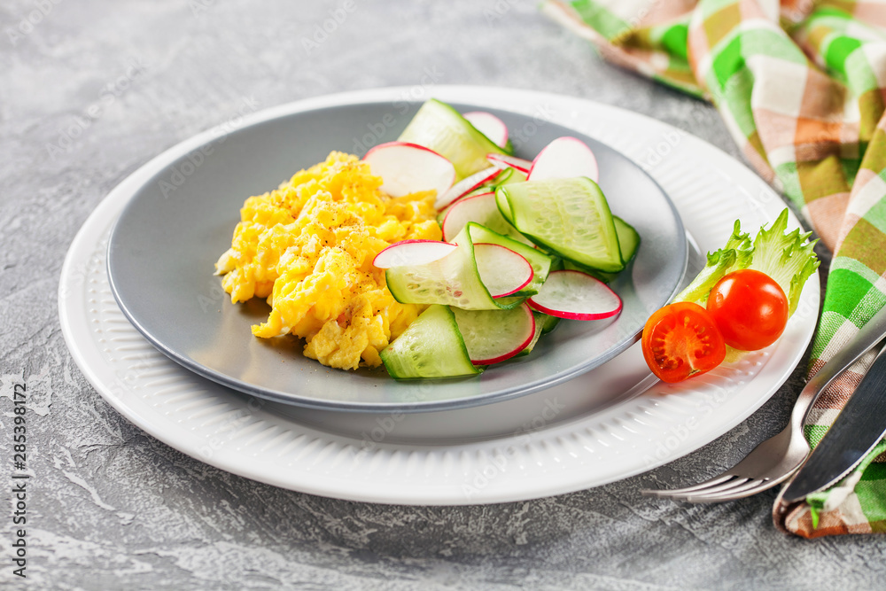 Scrambled eggs with cucumber and radish Scrambled eggs with cucumber and radish