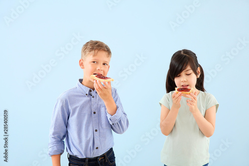 Funny little children eatin...
