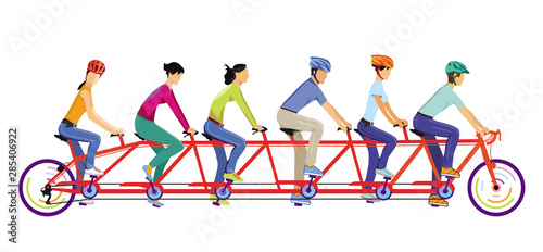 Sechs Personen fahren zusammen Tandem