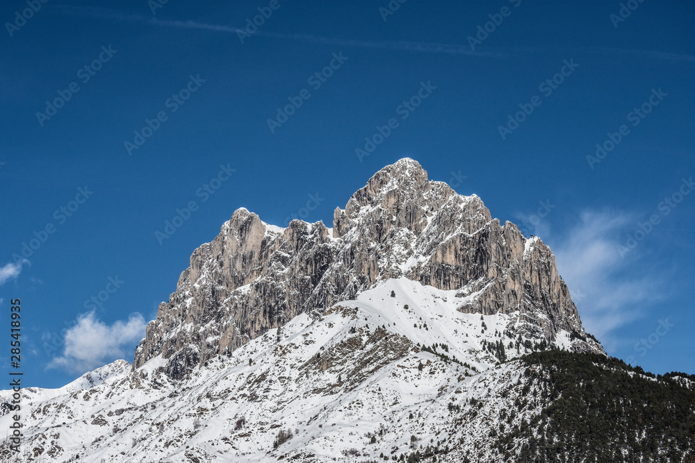 paisaje de la montaña nevada