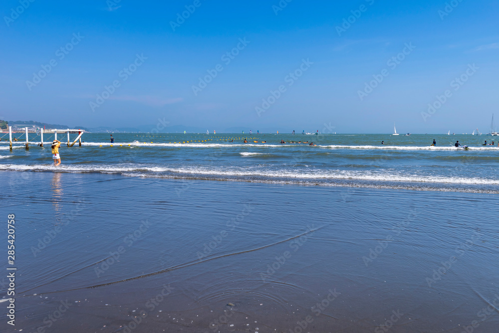 Obraz premium 夏の片瀬東浜海水浴場の風景