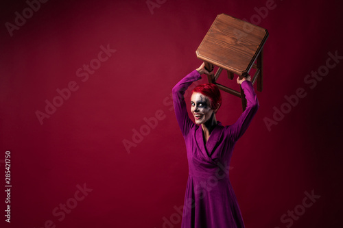 Canvastavla Crazy scary female the joker waves his chair and smiles evilly