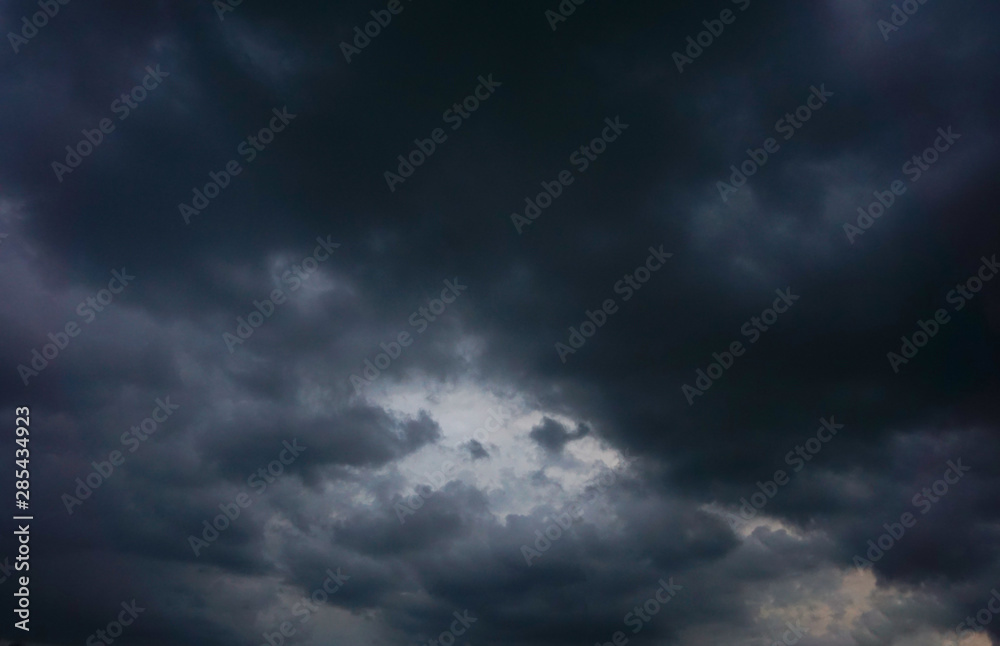 Obraz premium Dark sky and dramatic storm rain clouds abstract background