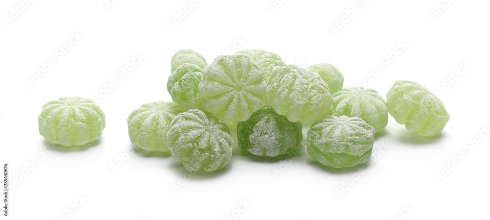 Fototapeta premium Green hard menthol candies isolated on white background