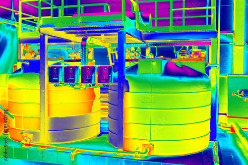 Thermal imaging image of two containers