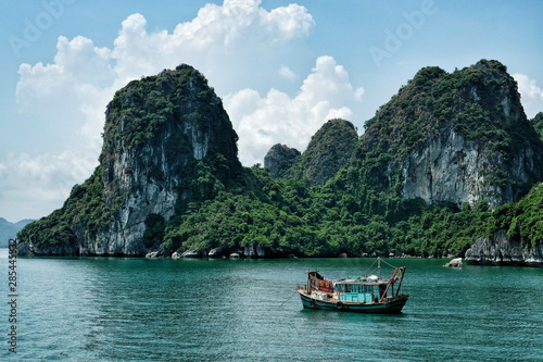 Karst landscape by Halong Bay in Vietnam. © Oscar Espinosa