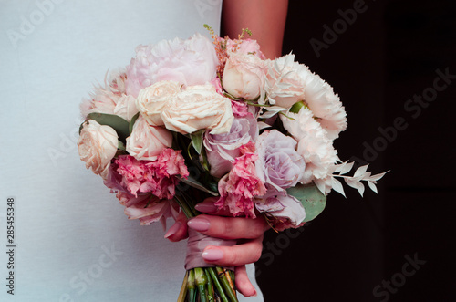 Fototapeta Naklejka Na Ścianę i Meble -  Wedding bouquet and rings. The concept of marriage and love