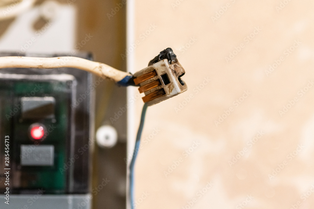 Burned wire, splicing connector, electrical terminal block of