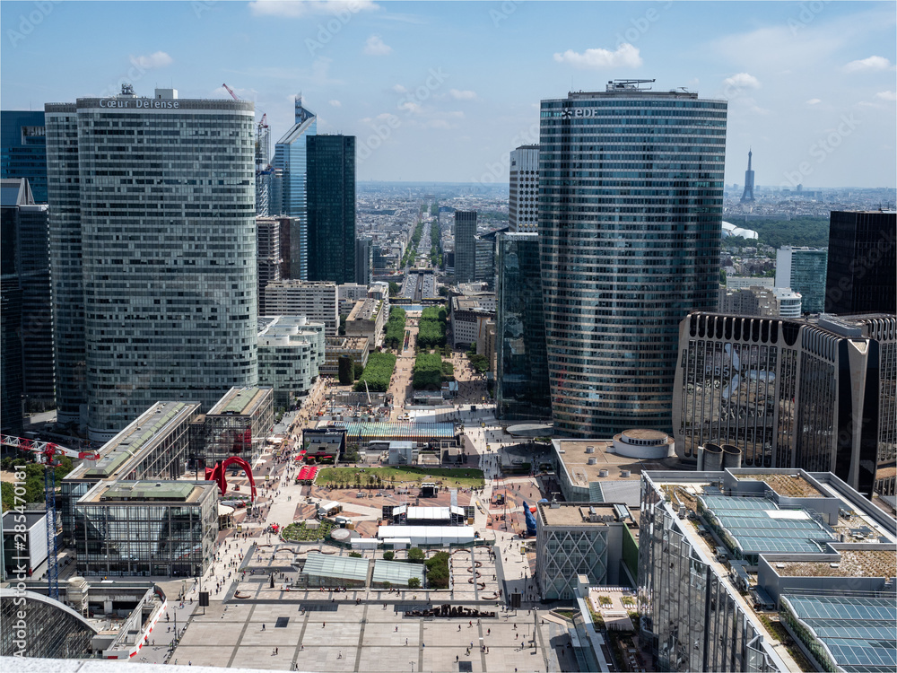 vue des immeubles de La Défense, centre d'affaires de paris