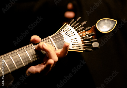 Guitare portugaise, indispensable au Fado, à Coimbra, Portugal (détail) photo