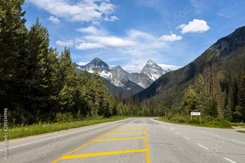 Fototapeta Naklejka Na Ścianę i Meble -  Kicking Horse Pass Road of Yoho National Park Canada