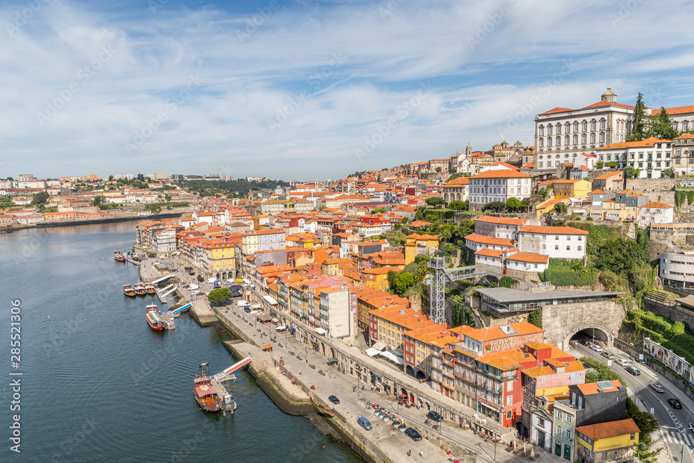 Vue sur Porto depuis le pont Dom-Luís
