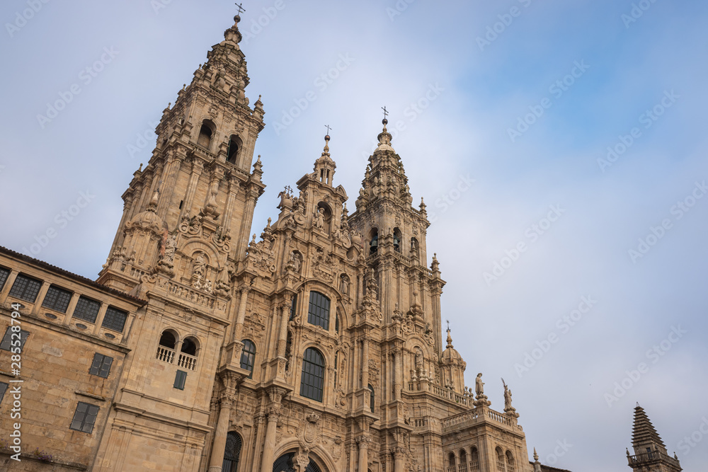 Fachada del Obradoiro, en un dia nublado. Catedral de Santiago de Compostela. Galicia. España.