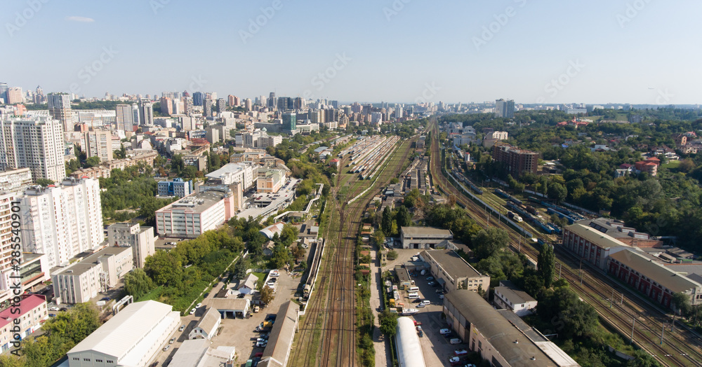 Obraz premium There is an aerial view of city