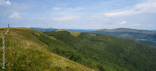 Krajobraz Bieszczadów, widok z Wielkiej Rawki