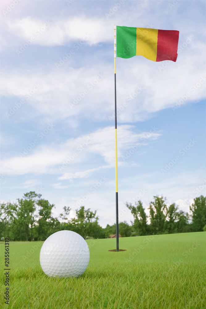 Obraz premium Mali flag on golf course putting green with a ball near the hole