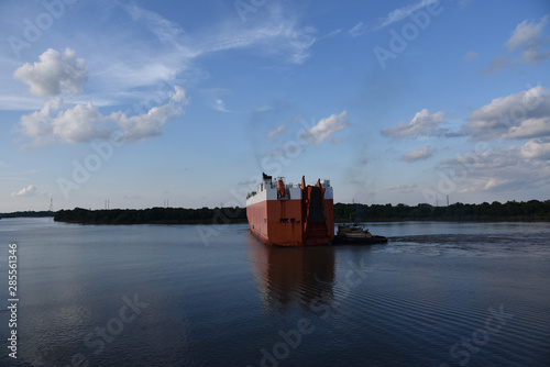 Car carrier ship arriving to the port of Savannah, tug boats assisting with maneuvering on the river.   © Mariusz