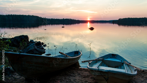 Fototapeta Naklejka Na Ścianę i Meble -  Beautiful sunset over lake in the Leivonmaki National Park, Finland
