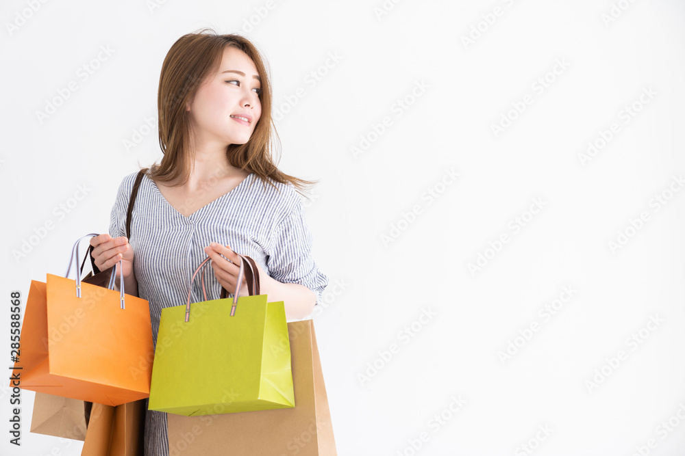 買い物をする女性 買い物をする女性