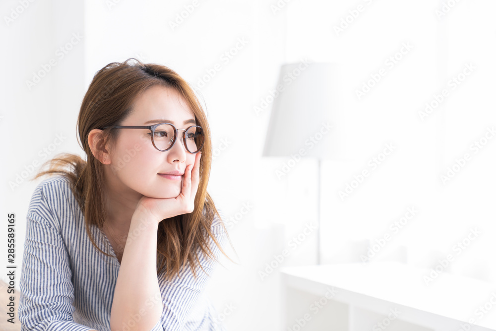 リラックスする女性 リラックスする女性