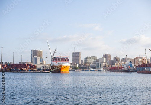 Tableau sur toile le port et la ville de dakar