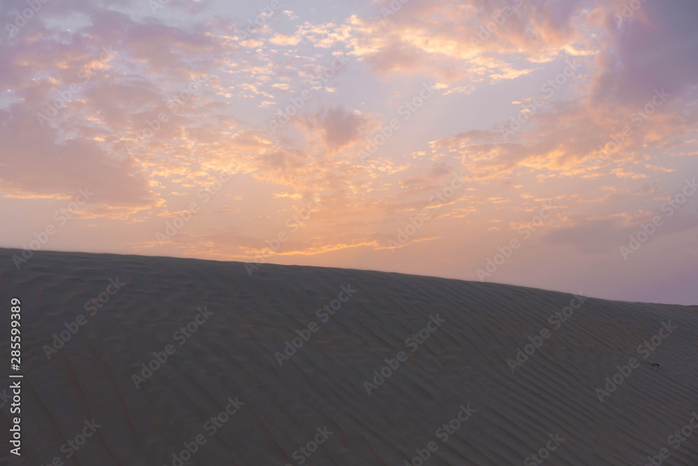 Arabische Sandwüste im Sonnenuntergang