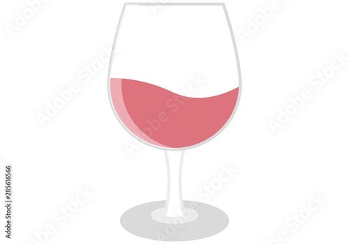 Copa de vino tinto sobre fondo blanco.