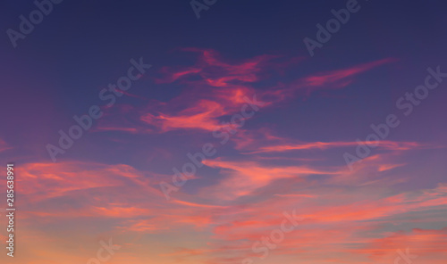Tableau sur toile cloudscape at dusk with red clouds