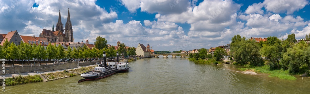 Die Donau in Regensburg, Bayern, Deutschland