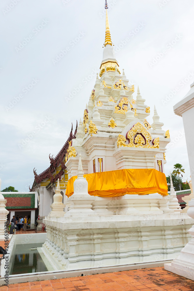 Fototapeta premium White chedi of Wat Phra Borommathat Chaiya in Chaiya, Surat Thani, Thailand.