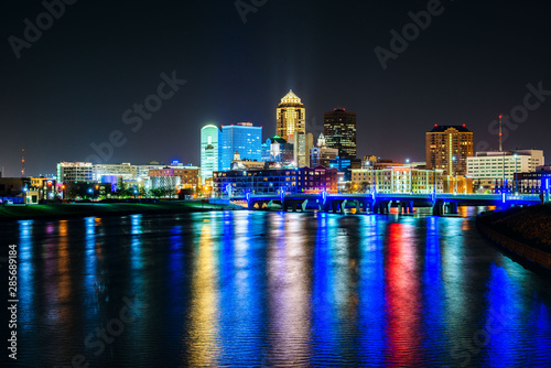Des Moines Reflections at Night © Austin Johnson