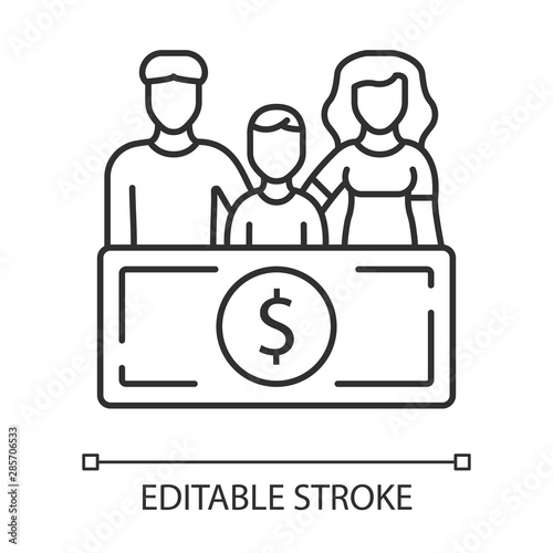 Family sponsorship immigration linear icon. Migration program. Family trip, vacation. Travelling abroad. Thin line illustration. Contour symbol. Vector isolated outline drawing. Editable stroke
