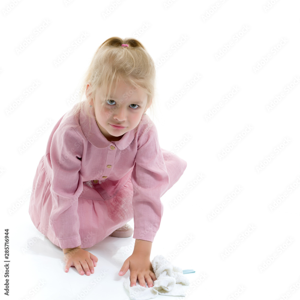 The little girl is sweeping the floor. The little girl is sweeping the floor.
