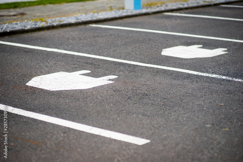 Wallpaper Mural Parking symbol for electric cars, indicating charging stations Torontodigital.ca