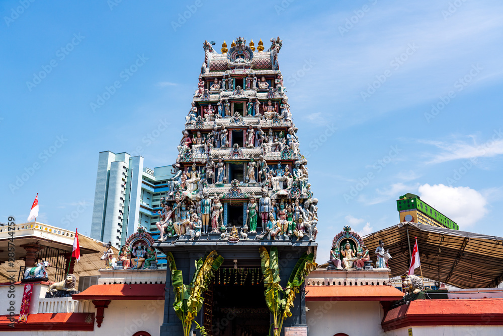 Fototapeta premium Facade of Sri Mariamman Temple, Singapore