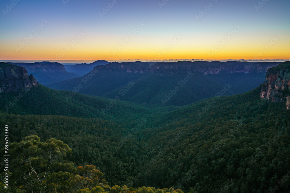 Fototapeta premium blue hour at govetts leap lookout, blue mountains, australia 31